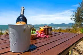 Melaleuca Hideaway - Beach Pool Free Parking