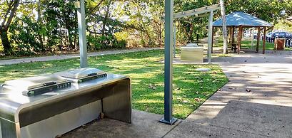 Melaleuca Hideaway - Beach Pool Free Parking