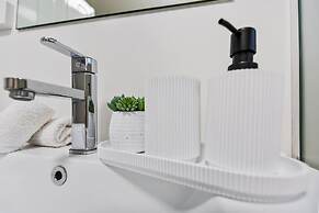 Melaleuca Hideaway - Beach Pool Free Parking