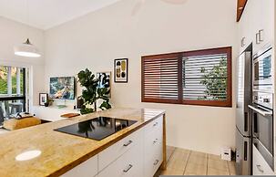 Melaleuca Hideaway - Beach Pool Free Parking