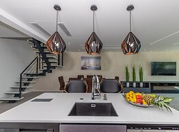 Lorena Stylish Sea View Villa