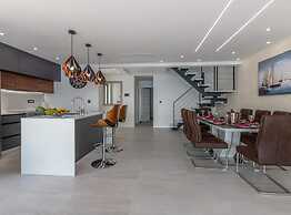 Lorena Stylish Sea View Villa