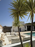Cactus & Almonds Beautiful Holiday Hideaway