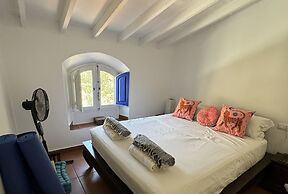 Cactus & Almonds Beautiful Holiday Hideaway