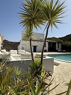 Cactus & Almonds Beautiful Holiday Hideaway
