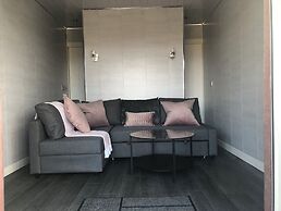 The Boatyard Glamping Lodges-fairline Lodge