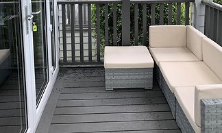 The Boatyard Glamping Lodges-fairline Lodge