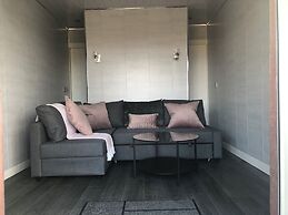 The Boatyard Glamping Lodges-fairline Lodge