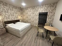 Luxe Plaza Hotel near EVN Zvartnots airport