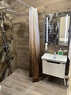 Luxe Plaza Hotel near EVN Zvartnots airport