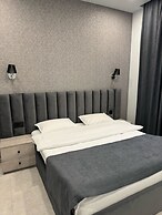 Luxe Plaza Hotel near EVN Zvartnots airport