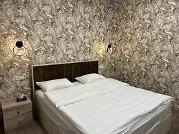 Luxe Plaza Hotel near EVN Zvartnots airport