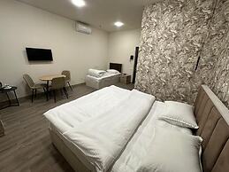 Luxe Plaza Hotel near EVN Zvartnots airport