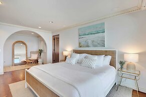 Malibu Beach House Bliss by Avantstay Beachfront + Private Beach Acces