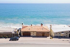 Malibu Beach House Bliss by Avantstay Beachfront + Private Beach Acces