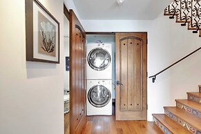 Malibu Beach House Bliss by Avantstay Beachfront + Private Beach Acces