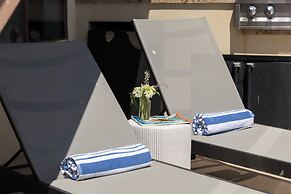 Malibu Beach House Bliss by Avantstay Beachfront + Private Beach Acces