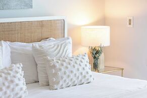 Malibu Beach House Bliss by Avantstay Beachfront + Private Beach Acces