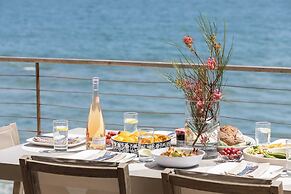 Malibu Beach House Bliss by Avantstay Beachfront + Private Beach Acces