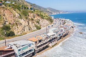Malibu Beach House Bliss by Avantstay Beachfront + Private Beach Acces