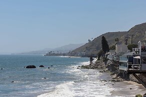 Malibu Beach House Bliss by Avantstay Beachfront + Private Beach Acces