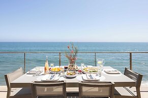Malibu Beach House Bliss by Avantstay Beachfront + Private Beach Acces