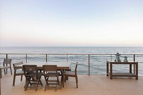 Malibu Beach House Bliss by Avantstay Beachfront + Private Beach Acces