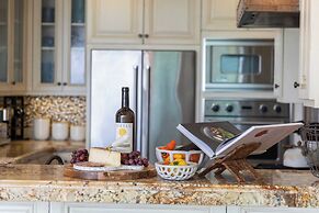 Malibu Beach House Bliss by Avantstay Beachfront + Private Beach Acces