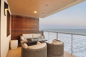 Malibu Beach House Bliss by Avantstay Beachfront + Private Beach Acces