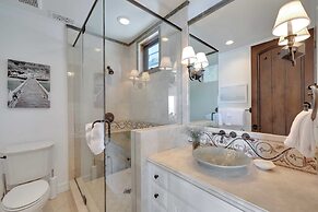 Malibu Beach House Bliss by Avantstay Beachfront + Private Beach Acces