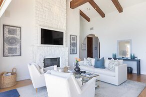 Malibu Beach House Bliss by Avantstay Beachfront + Private Beach Acces