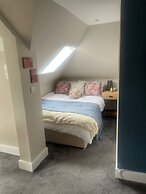 Apartment in Wembley by Belvilla