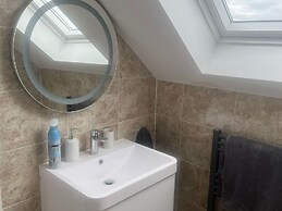 Apartment in Wembley by Belvilla