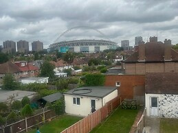 Apartment in Wembley by Belvilla