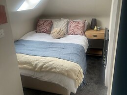 Apartment in Wembley by Belvilla