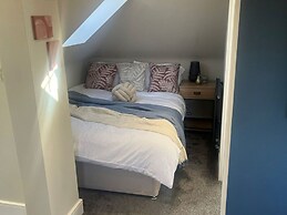 Apartment in Wembley by Belvilla