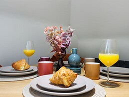 Apartment in Wembley by Belvilla