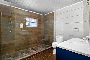 Renovated 4br2ba w Private Pool in Prime Location