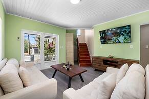 Renovated 4br2ba w Private Pool in Prime Location