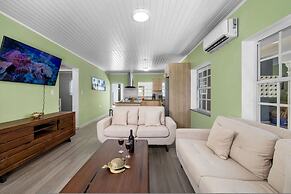 Renovated 4br2ba w Private Pool in Prime Location