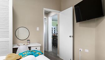 Renovated 4br2ba w Private Pool in Prime Location