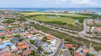 Renovated 4br2ba w Private Pool in Prime Location