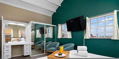 Renovated 4br2ba w Private Pool in Prime Location