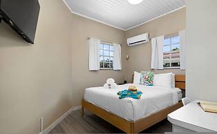 Renovated 4br2ba w Private Pool in Prime Location