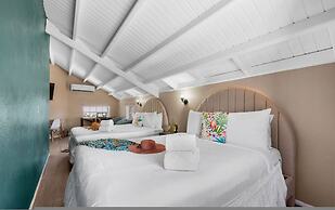 Renovated 4br2ba w Private Pool in Prime Location