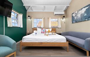 Renovated 4br2ba w Private Pool in Prime Location