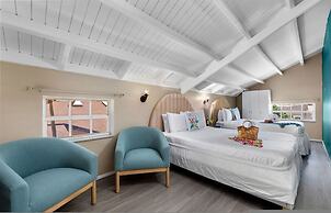 Renovated 4br2ba w Private Pool in Prime Location