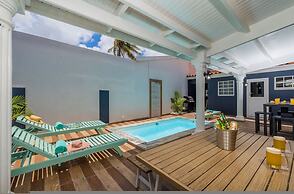 Renovated 4br2ba w Private Pool in Prime Location