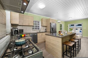 Renovated 4br2ba w Private Pool in Prime Location