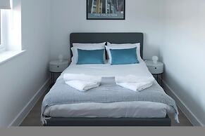 Luxury Manchester Apartment - Blue